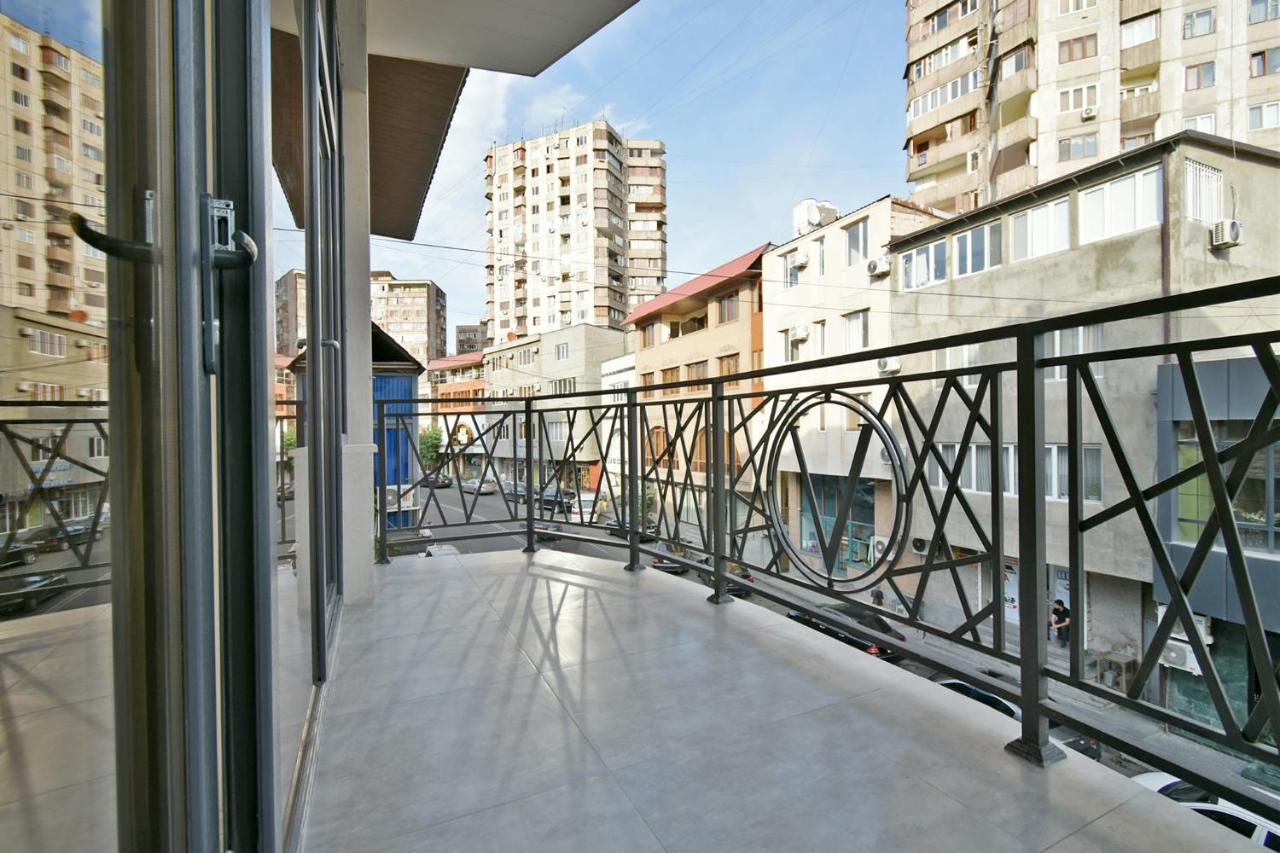New Apartment In Yerevan City Center Ngoại thất bức ảnh